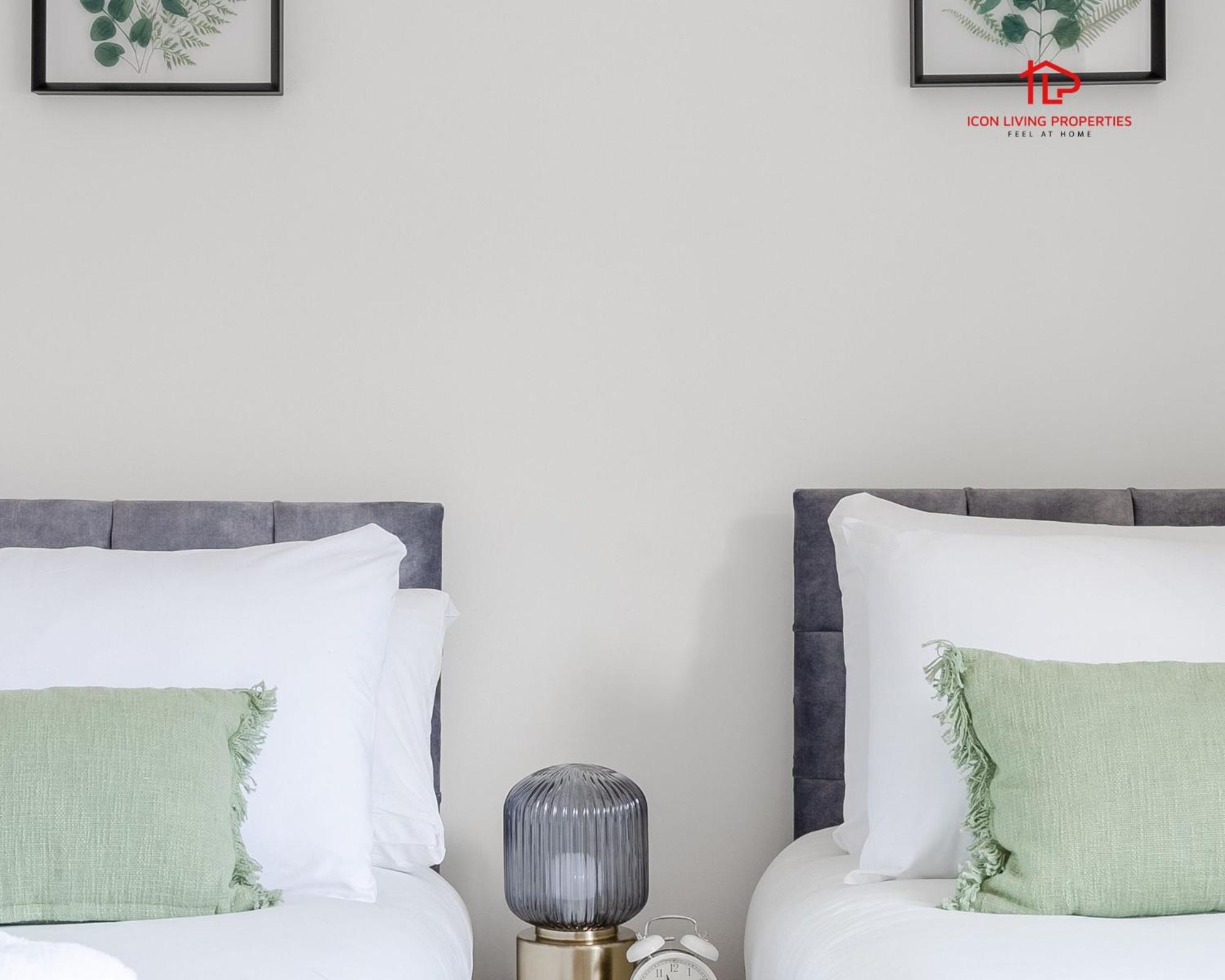 Spacious 1 Bed Flat For Contractors Leisure And Relocation Guests By Icon Living Properties Short Lets And Serviced Accommodation Barking المظهر الخارجي الصورة